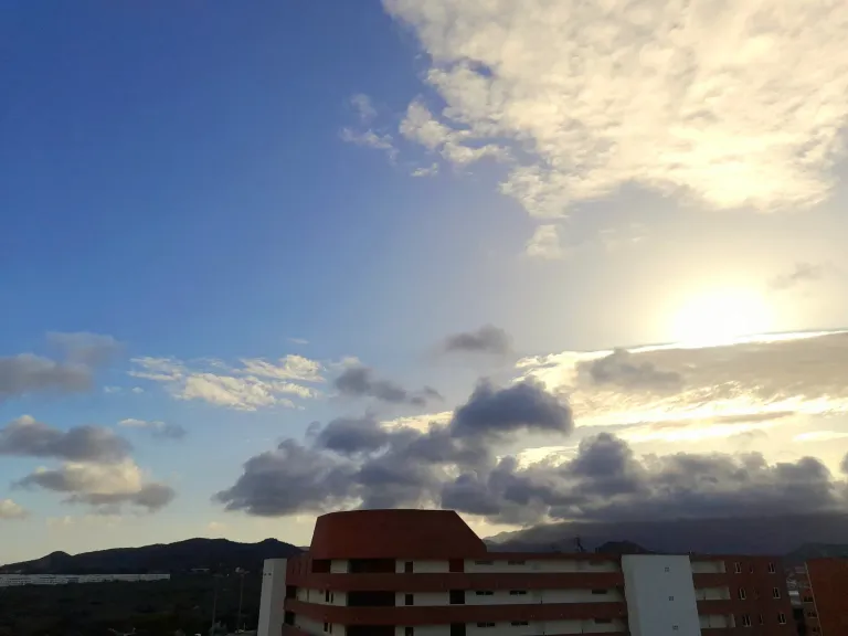 jBl0d9GoVxczrvrj_20250528_171643.webp
