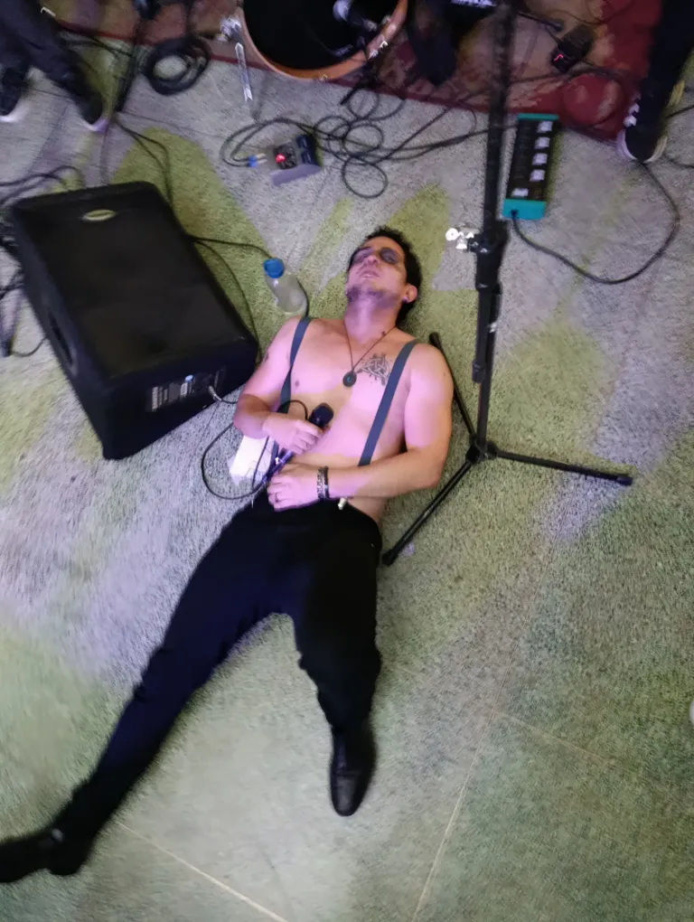 xQNUuihs41BTaqqH_1000060942.jpg