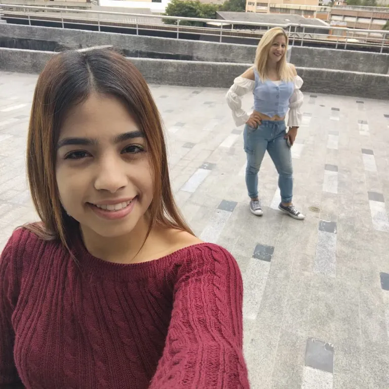 5YRQdei4kcE0T4d2_1000996782.webp