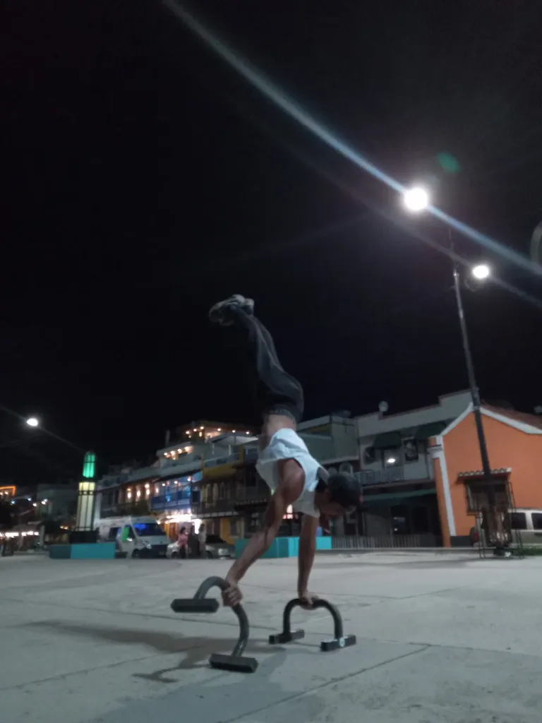 f2qpHfi0JfPtphHT_20250511_220422184.webp