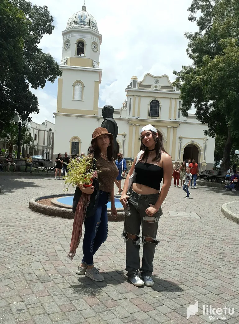 cliyia9xb00lvawszcibc321f_frente_a_la_plaza.webp