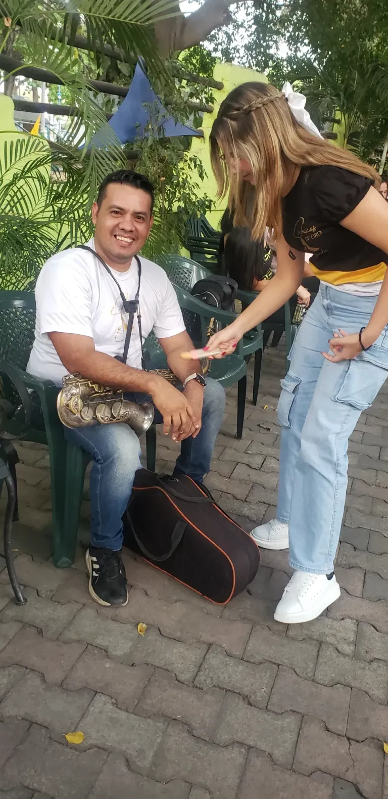 GFtI3A2w8kZYZw16_20250301_180633.webp