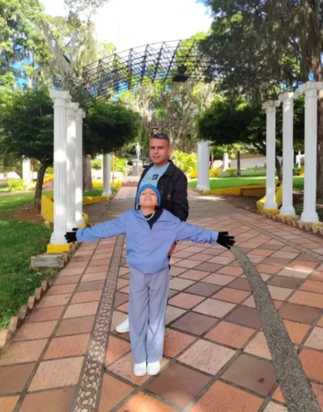 6FVre3QoGTRinPLH_1000174923.webp