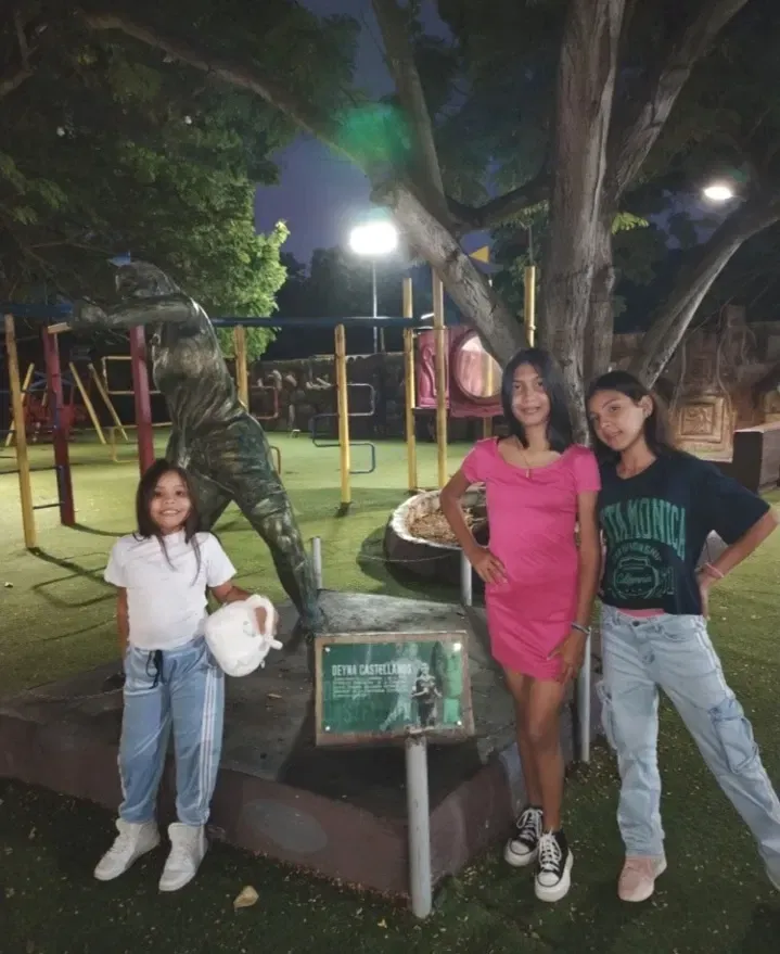 H0JehzlUzylcPDyF_1000262220.webp