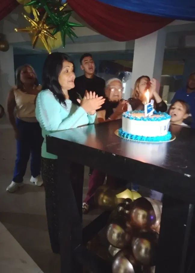 kzHGV2AhYZ8nFX52_1000244645.webp