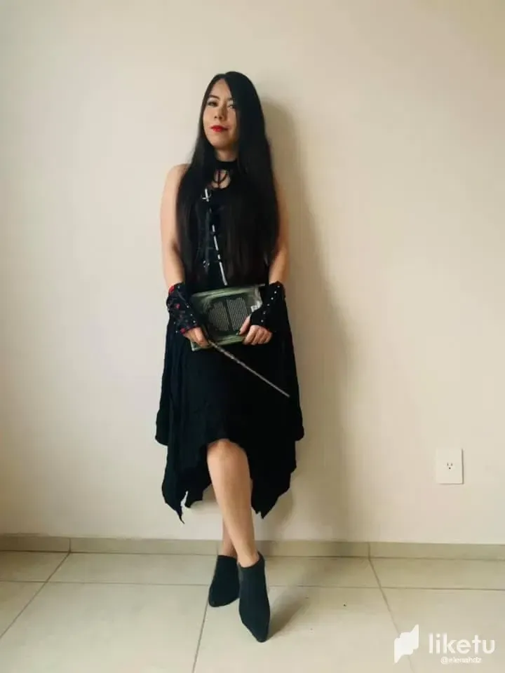 I look so pretty in black 🖤 / Qué bonita me veo de negro 🖤