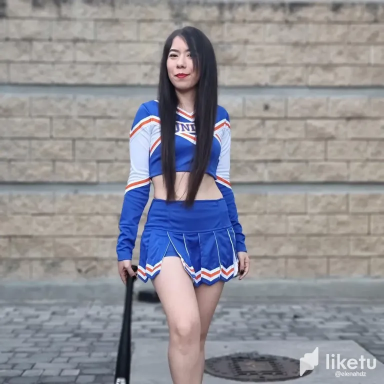 Cheer Vibes & Negan’s Bat 📣 / Energía de porrista y bate de Negan