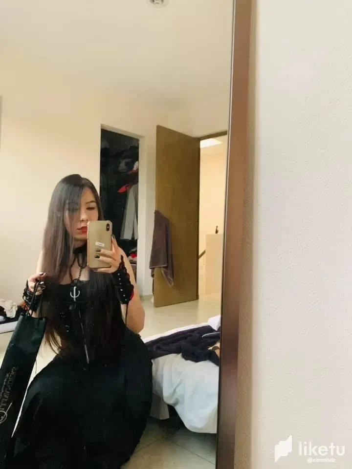Emo, magical, and kind / Emo, mágica y con un gran corazón 🖤✨
