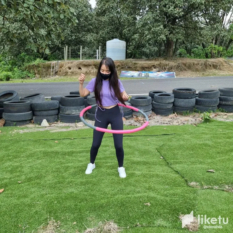 Hula hoop moves! 💃🏻