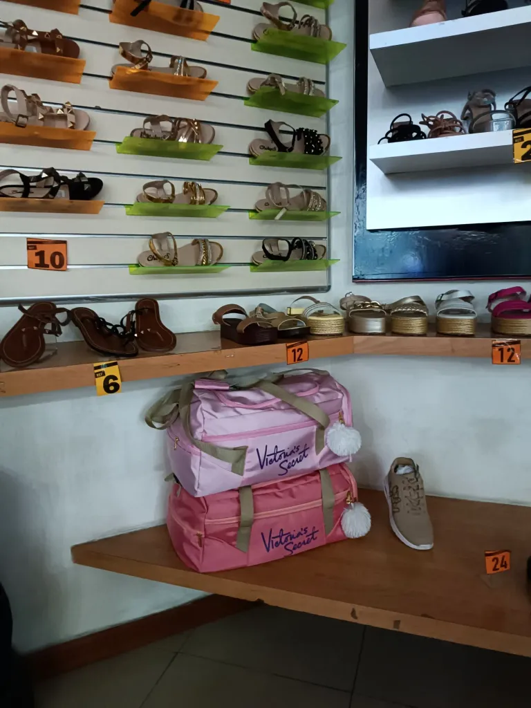 DFPiuhGUaCGCLQl7_20250516_235635_937.webp