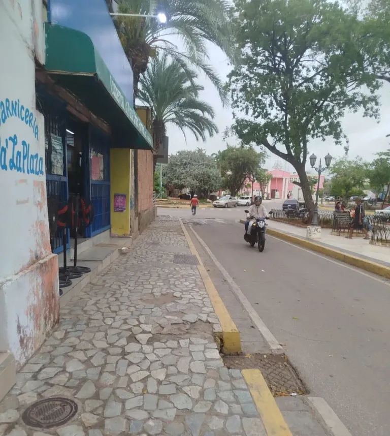 2dcr5bDg3XJyYPIU_1000050610.webp