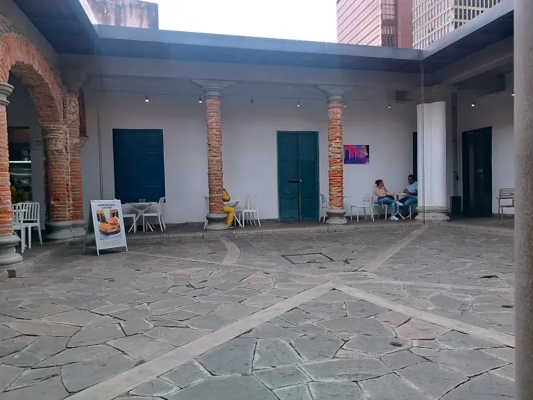 UudsDN2vXHUh37X4_1001743316.webp