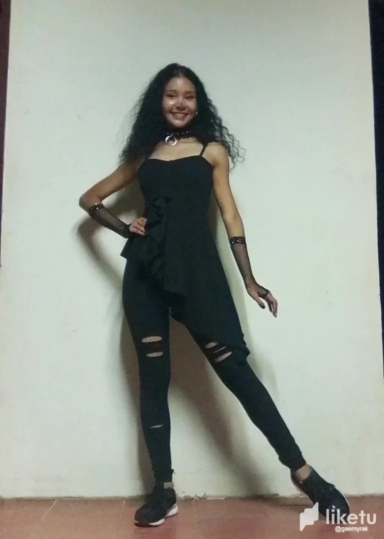 clofzrbz1000t9hszdn049rlq_outfit.webp