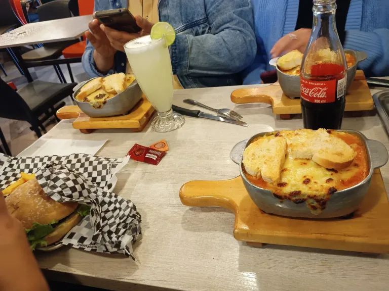 FFZc5Uihs4smIjsz_1000153605.webp