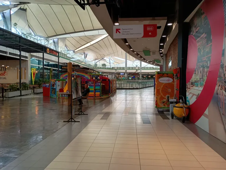 A walkthrough in Mall Plaza in Bogota - ENG/ESP