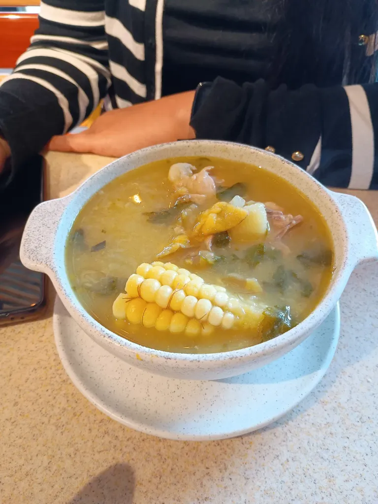The culture of the "corriente" lunch in Colombia - ENG/ESP