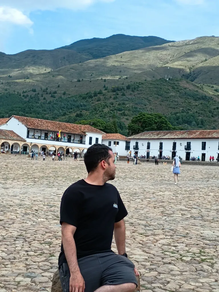 Visiting the Plaza Mayor at Villa de Leyva - ENG/ESP