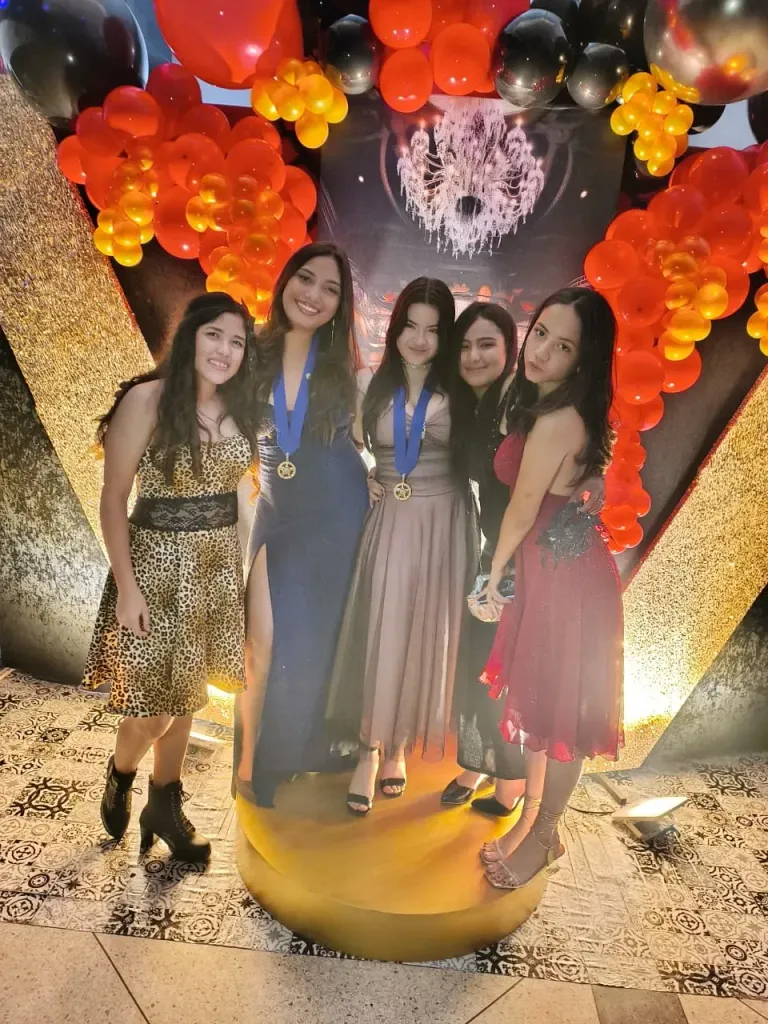 FS2vDjUgQMU1MrjF_1000515927.webp