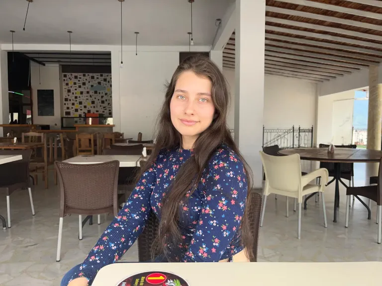 oA74ya4CS3nJfrmJ_1000086460.webp