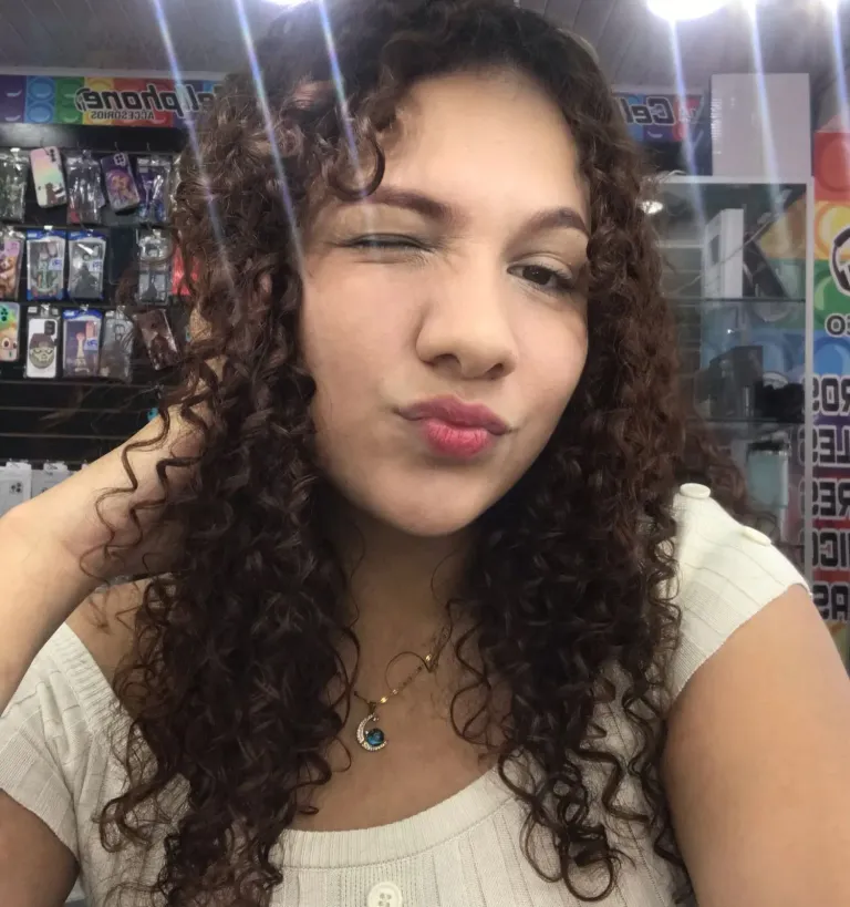 pqWLUqRVEywkm4Wm_1001211541.webp