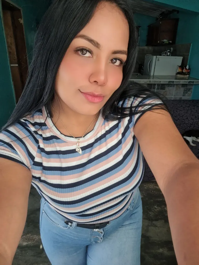 X0euyyGlWylzQqjp_1000187761.webp