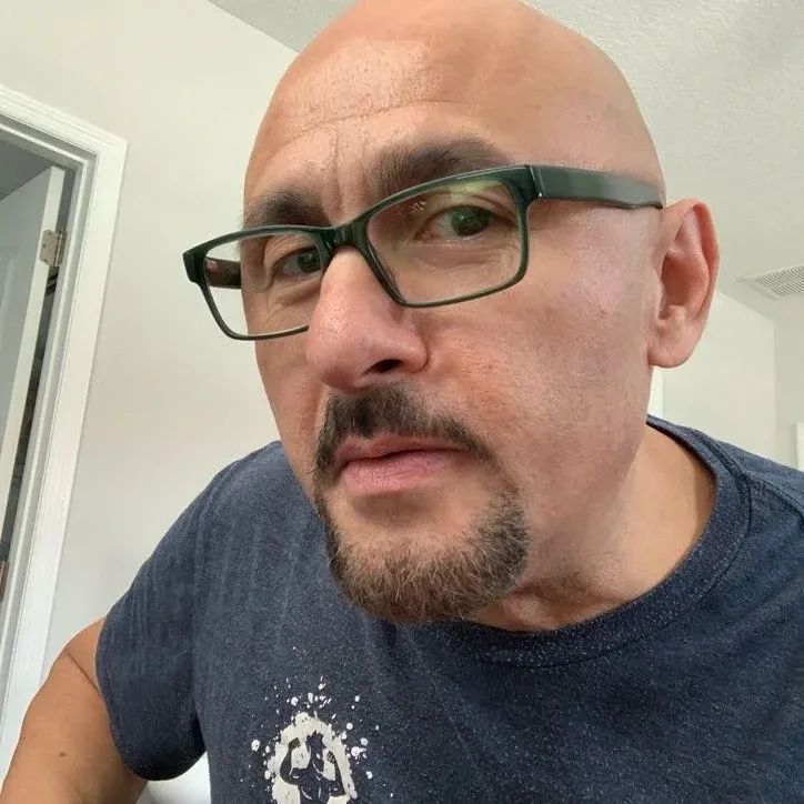 cl84zs6io026v1lm77od7frg8_Glasses_Half_Full_4.webp