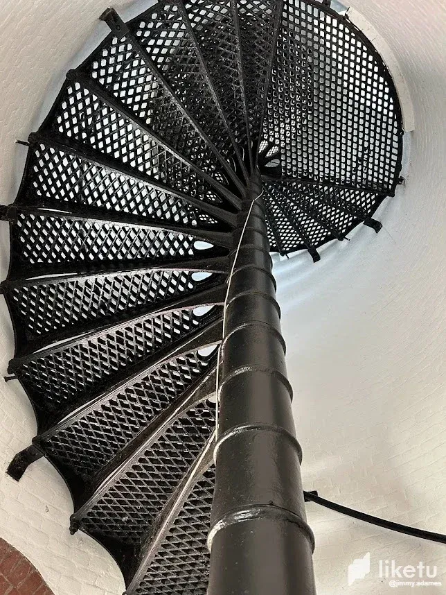 clfl423it00vu5nsze4lk7pw8_Lighthouse2.webp