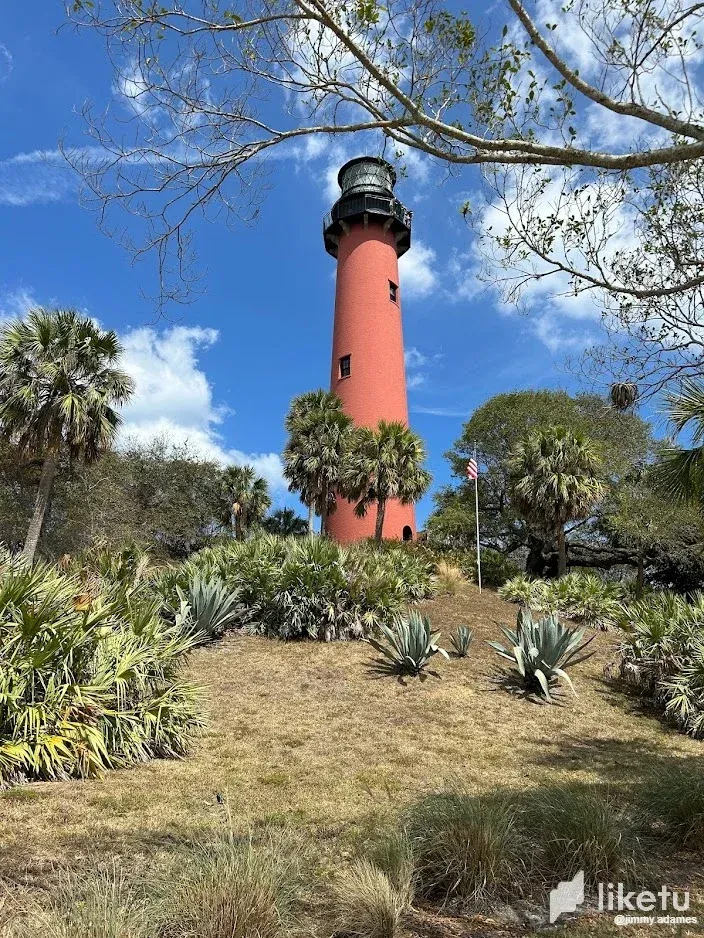 clfl4241s00wl9vsz0k3m4pwk_Lighthouse1.webp