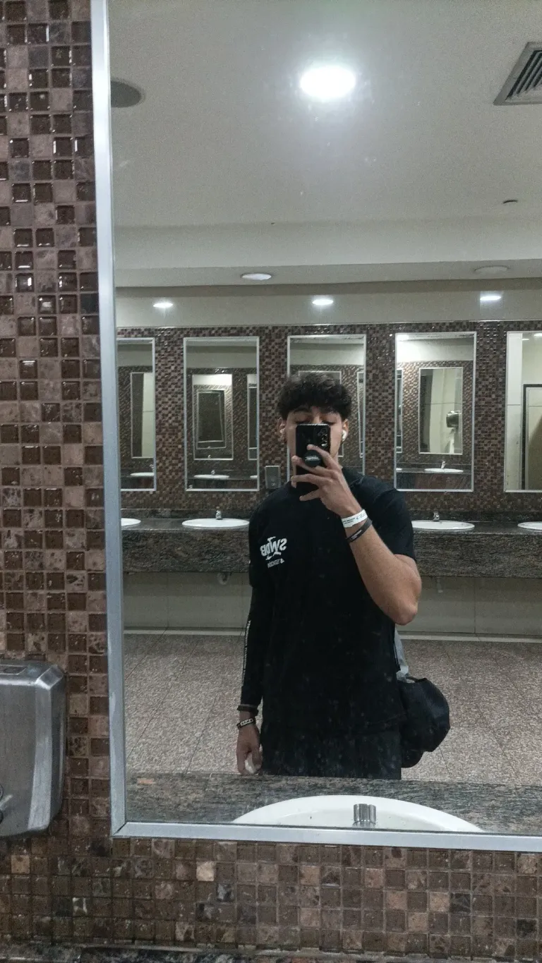 m2JnaGBnEWTBi6OG_Snapchat-2030106076.webp