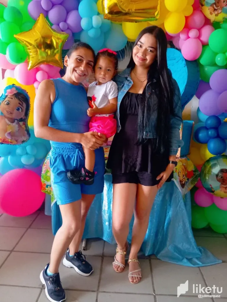 eqvg9y2yCCCHf94U_photo_4925238384046223097_y.webp