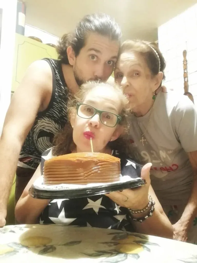 VamqeCvjBZOAlwKB_cumple2.webp