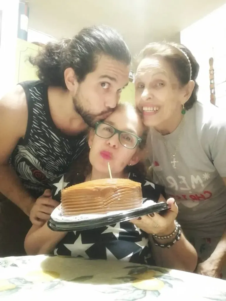 XA0amuNyktAzarvn_cumple3.webp