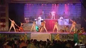 cliuctlb700axbbszbrxv8qty_Salsa_Dancers_Show.webp