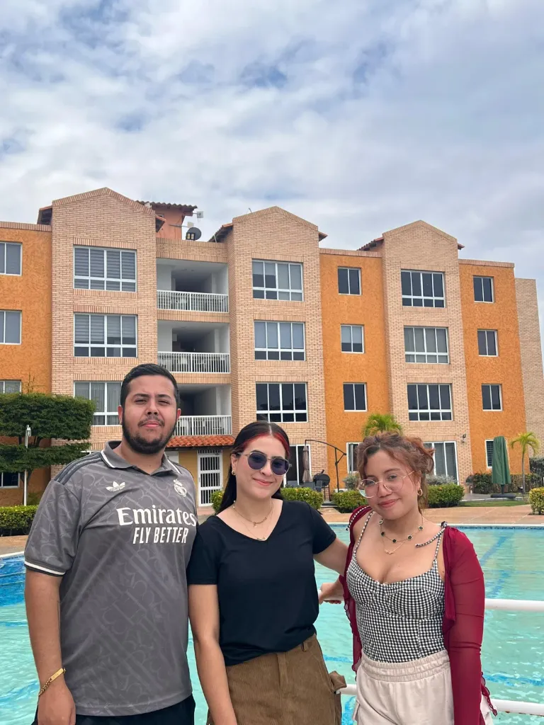 AQovbEOsZBVUR5sF_1000635059.webp