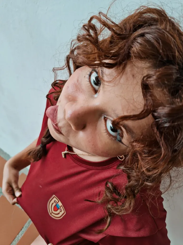 V5KqT7XlhciAhGMM_1000651182.webp