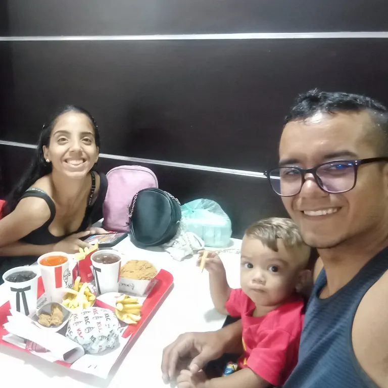 uLVJkIUy9RFqIuQ7_InCollage_20250620_153835510.webp