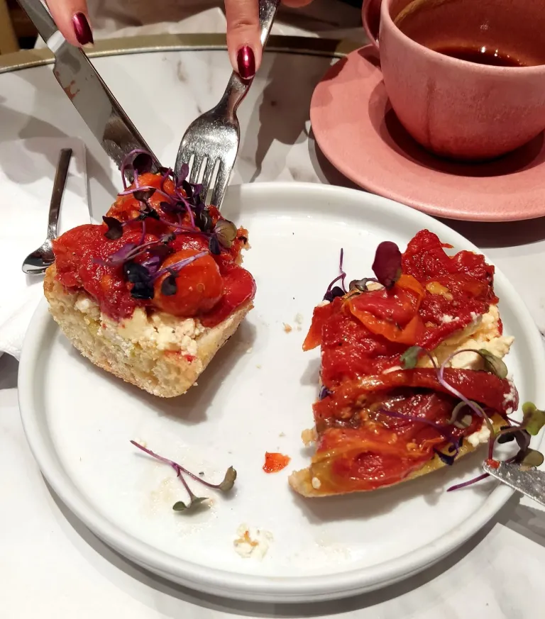 b2fg5x8DK5epLtCU_1000181103.webp
