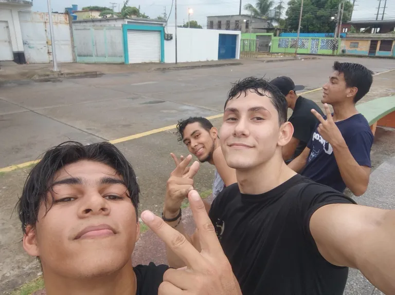 DDqzi4Bwqu09Rgks_1001766854.webp