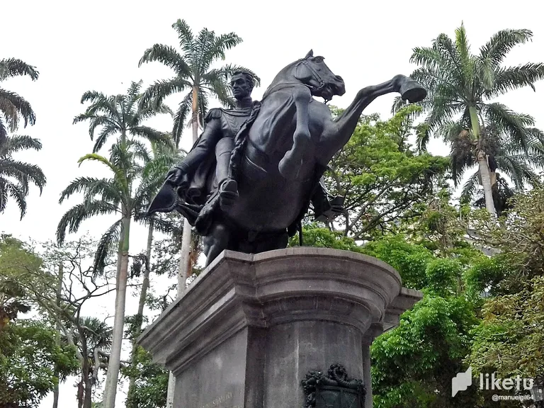 TBT: Recorriendo la Plaza Bolívar de Barquisimeto || Touring the Bolivar Square of Barquisimeto [ESP/ENG]