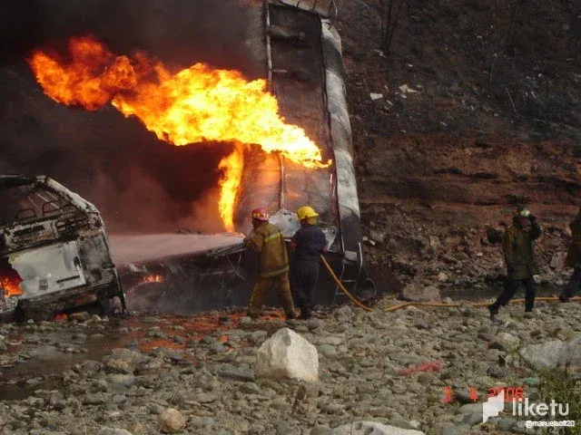 clqv22h0k017g17sz0ow92ux2_Fotos_accidente_de_Gandola._Combustible._014_1.webp