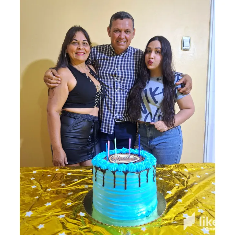 QZY3u26TqbOFffMu_PhotoCollage_1754281720391.webp