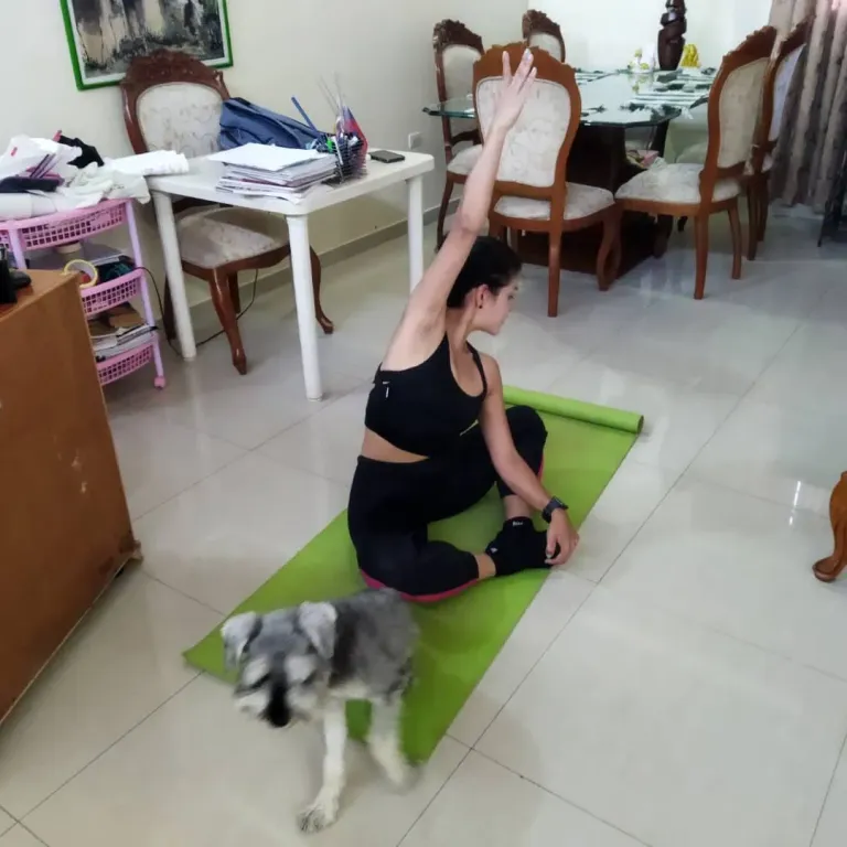 oLx7iobiz2tnPoJl_yoga2.webp