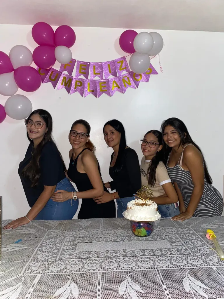 2fsdVL8XxpHTzODo_1000939519.webp