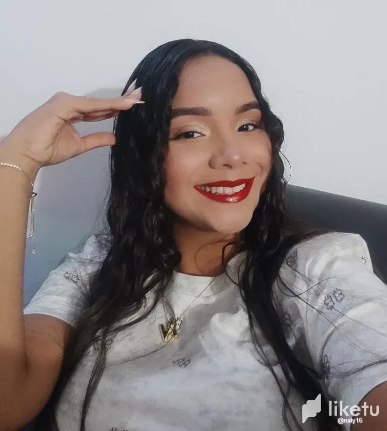 LN7AxisYbck2wpxU_Feliz.webp