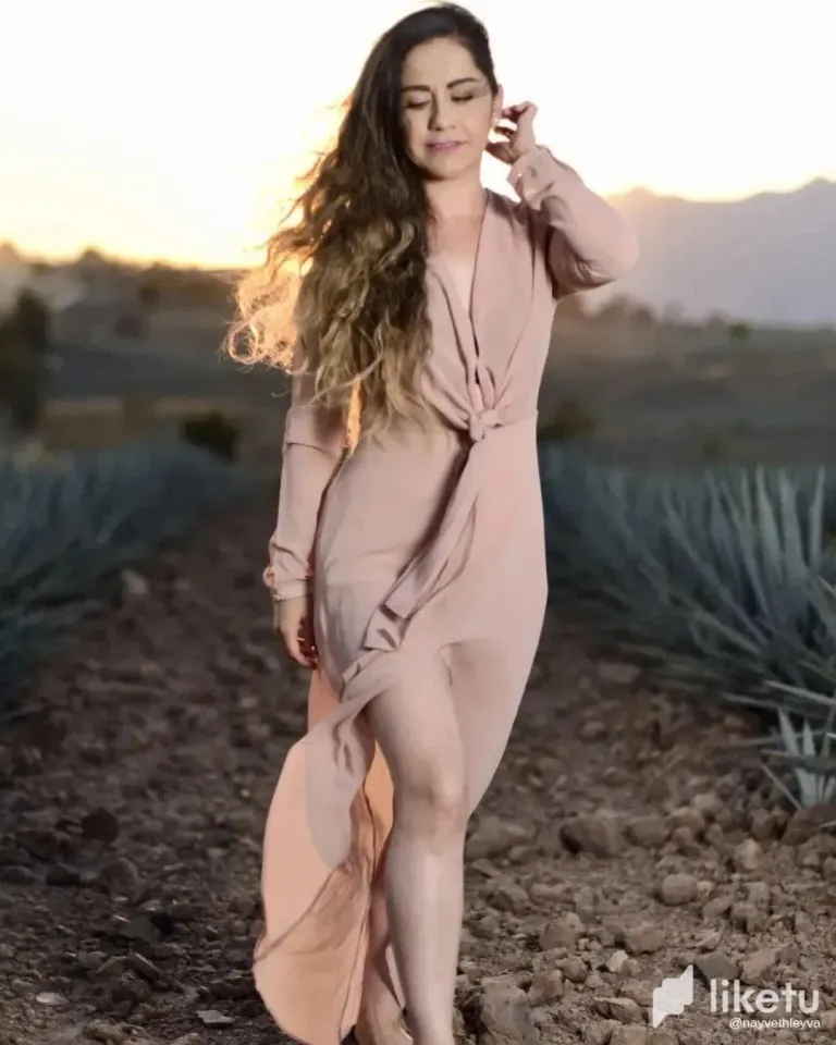 Walking Like a Queen 👑🌾
