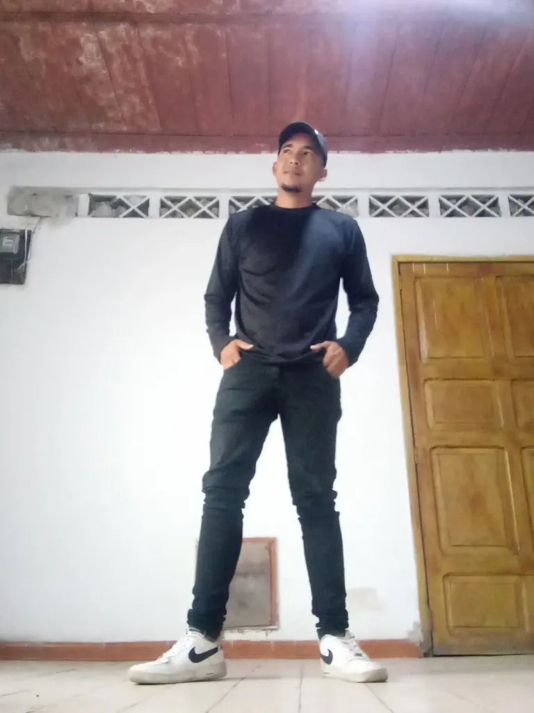 Iuzhe75MlIYPC9p4_1000794784.webp