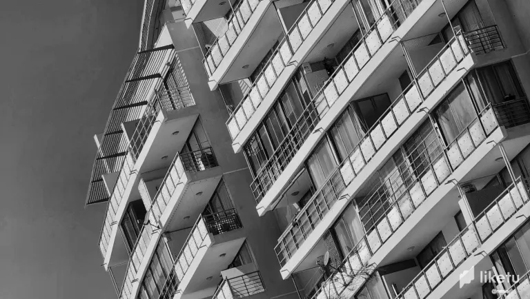 5Z3a0YX2SEXNKmpa_balconies-006-bw.webp