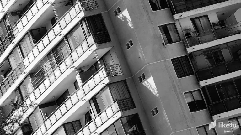 R2oVt7grD1XpClYk_balconies-007-bw.webp