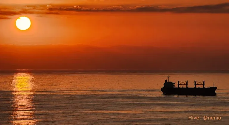cl9hpbgkg00070pkc4kojd08i_ship-silhouette-001.webp