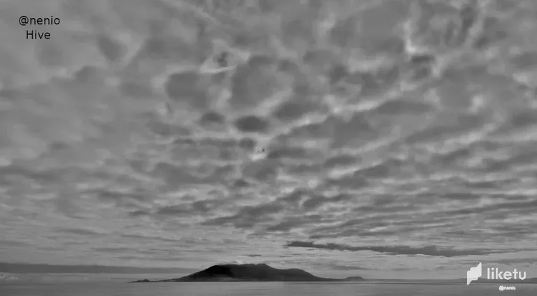 clbbg0ng6023u2roq3zie8rvc_clouds-cerro-moreno-001-bw.webp